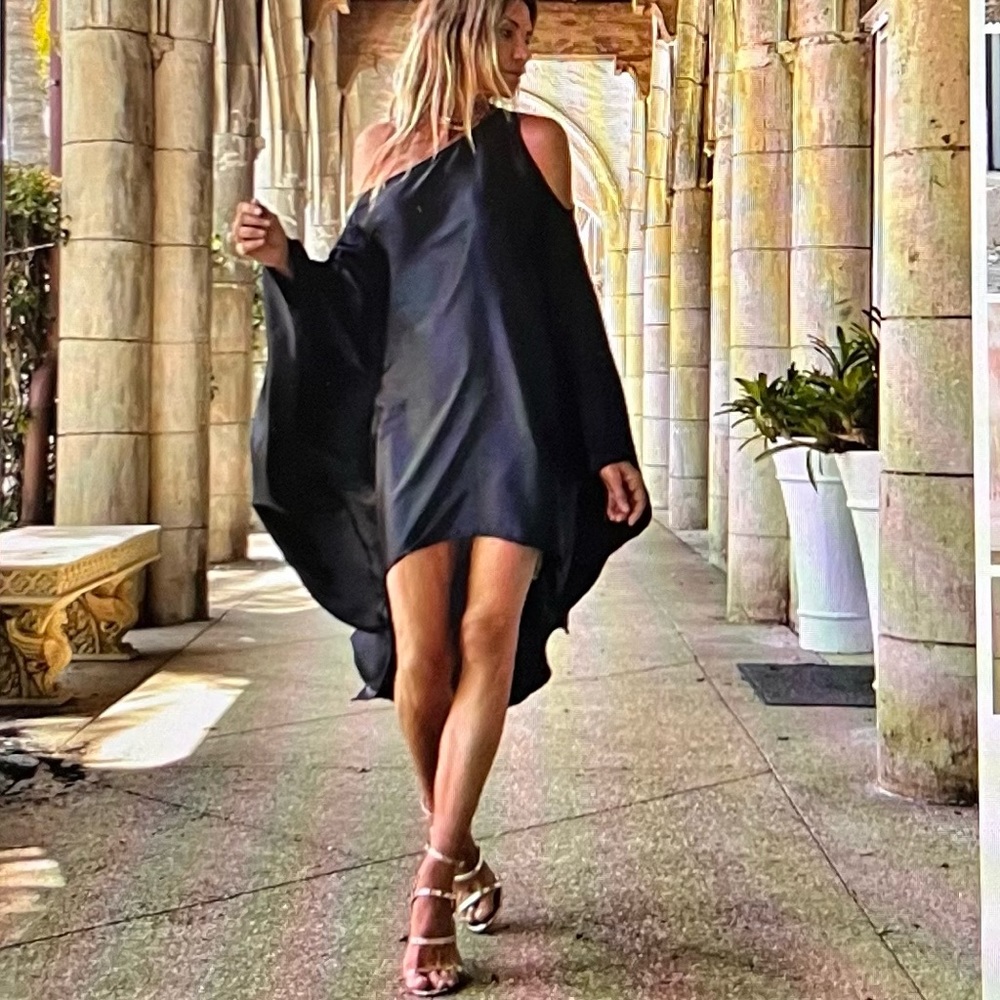 Ramona Larue Riri Kaftan Black NWOT